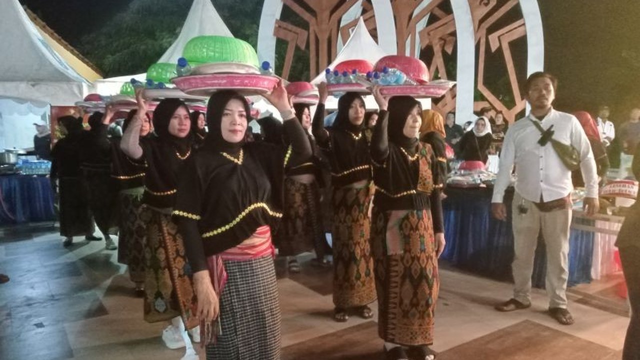 Dinas Pariwisata Kota Mataram menyiapkan kalender event 2025 dengan target 15 event nasional dan kunjungan wisatawan sekitar 500 ribu orang, memanfaatkan berbagai lokasi wisata seperti Pantai Ampenan dan bekas Bandara Selaparang.