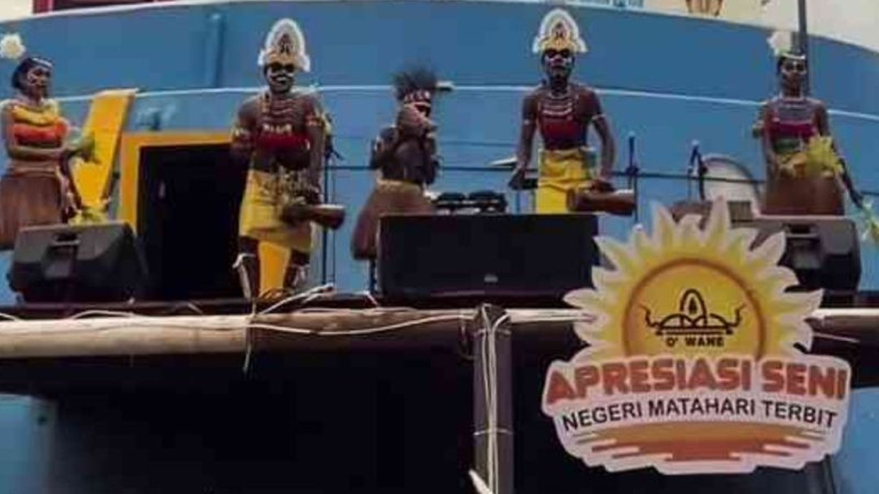 Dewan Kesenian Kota Jayapura menggelar festival budaya di Taman Imbi pada 12 Januari 2025 untuk melestarikan dan mempromosikan tradisi serta kesenian Port Numbay, khususnya di kalangan generasi muda.