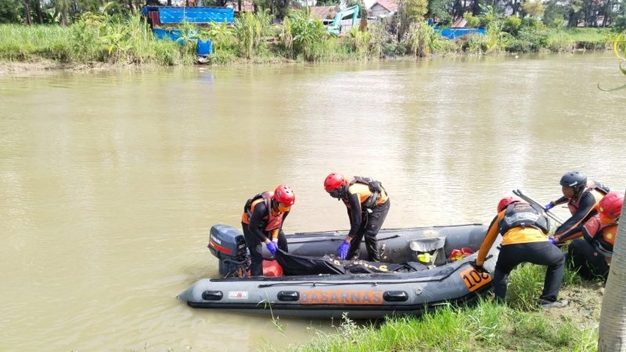 Hanifa (17) ditemukan meninggal dunia setelah empat hari pencarian, sebelumnya dilaporkan tenggelam di Sungai Krueng Aceh saat berburu babi liar pada Rabu (15/1).