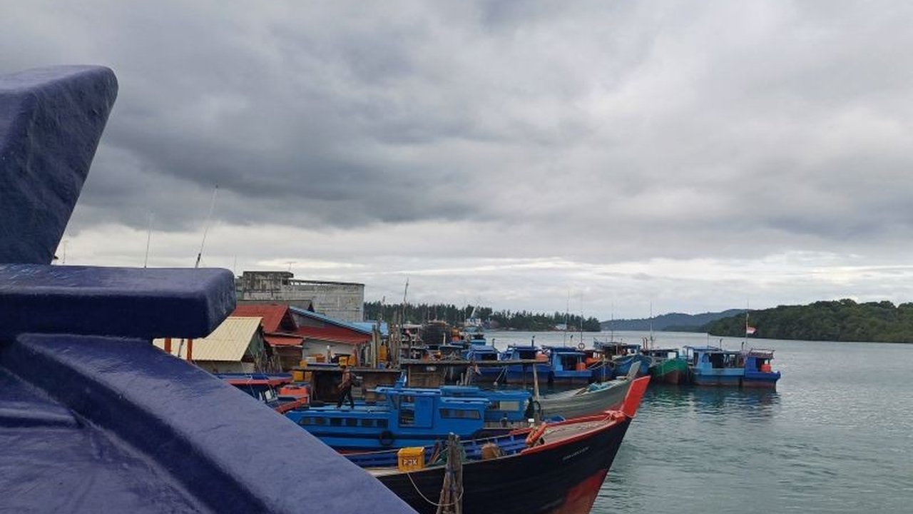 Pemerintah Provinsi Kepri membangun pelabuhan pelelangan ikan (TPI) di Pelabuhan Batu Duyung, Bintan, senilai Rp24,7 miliar dari APBN untuk meningkatkan perekonomian dan kesejahteraan nelayan.