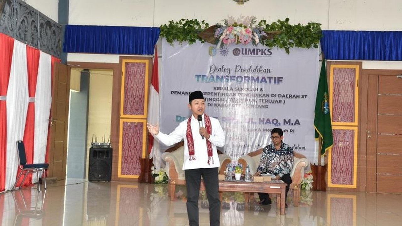 Wakil Menteri Pendidikan Nasional (Wamendiknas) Fajar tegaskan komitmen pemerintah untuk meningkatkan kesejahteraan guru di daerah 3T melalui program bertahap dan berkelanjutan, serta mendorong sinergi antar pemerintah pusat dan daerah.