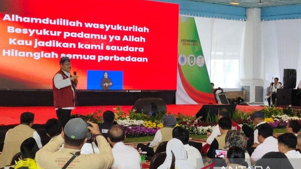 Menteri Sosial Saifullah Yusuf meminta pemerintah daerah memastikan penyaluran bantuan sosial tepat sasaran dan mendorong kemandirian Keluarga Penerima Manfaat (KPM).