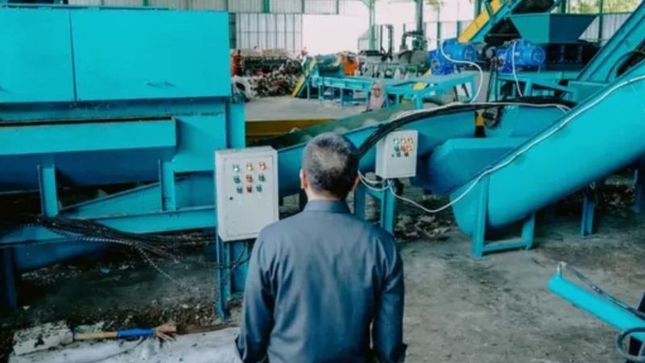 Bupati Karawang Ajak Warga Pilah Sampah, Kurangi Beban TPA