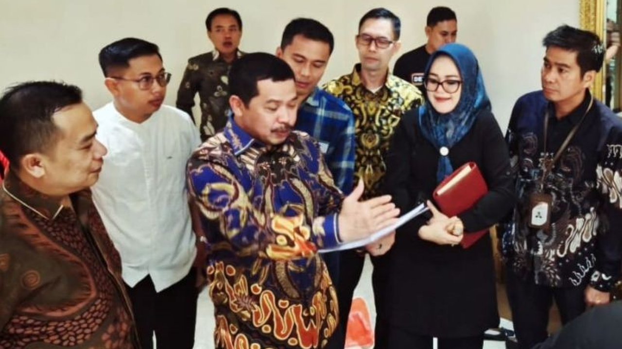 Jaksa Pengacara Negara (JPN) Sulsel tengah memverifikasi bukti-bukti sengketa Pilkada 2024 di Mahkamah Konstitusi (MK) bersama KPU, untuk persiapan sidang lanjutan pada 20-31 Januari 2025.