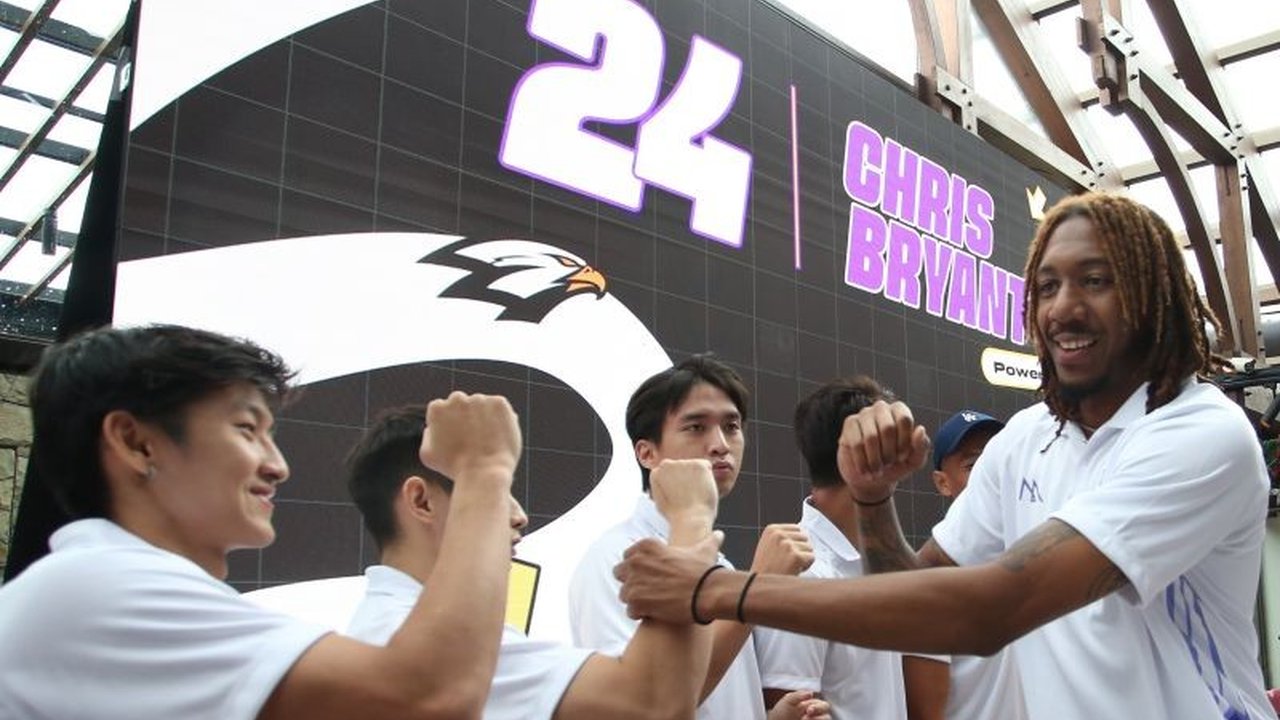 Tangerang Hawks mengawali IBL 2025 dengan kemenangan 78-70 atas Rans Simba Bogor di Tangerang, berkat penampilan gemilang Stephaun Branch dan Jarred Shaw.