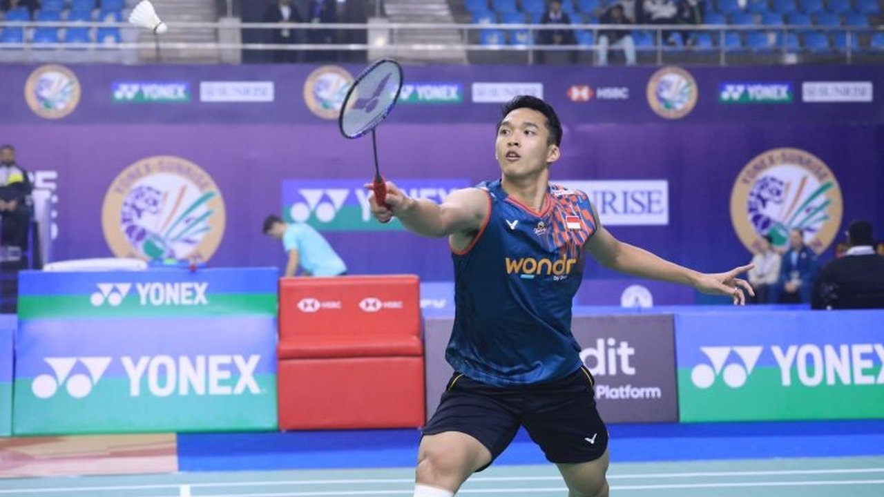 Jonatan Christie, unggulan kedua, harus mengakui keunggulan Viktor Axelsen di semifinal India Open 2025 setelah laga rubber game ketat yang berakhir dengan skor 21-17, 14-21, 15-21.