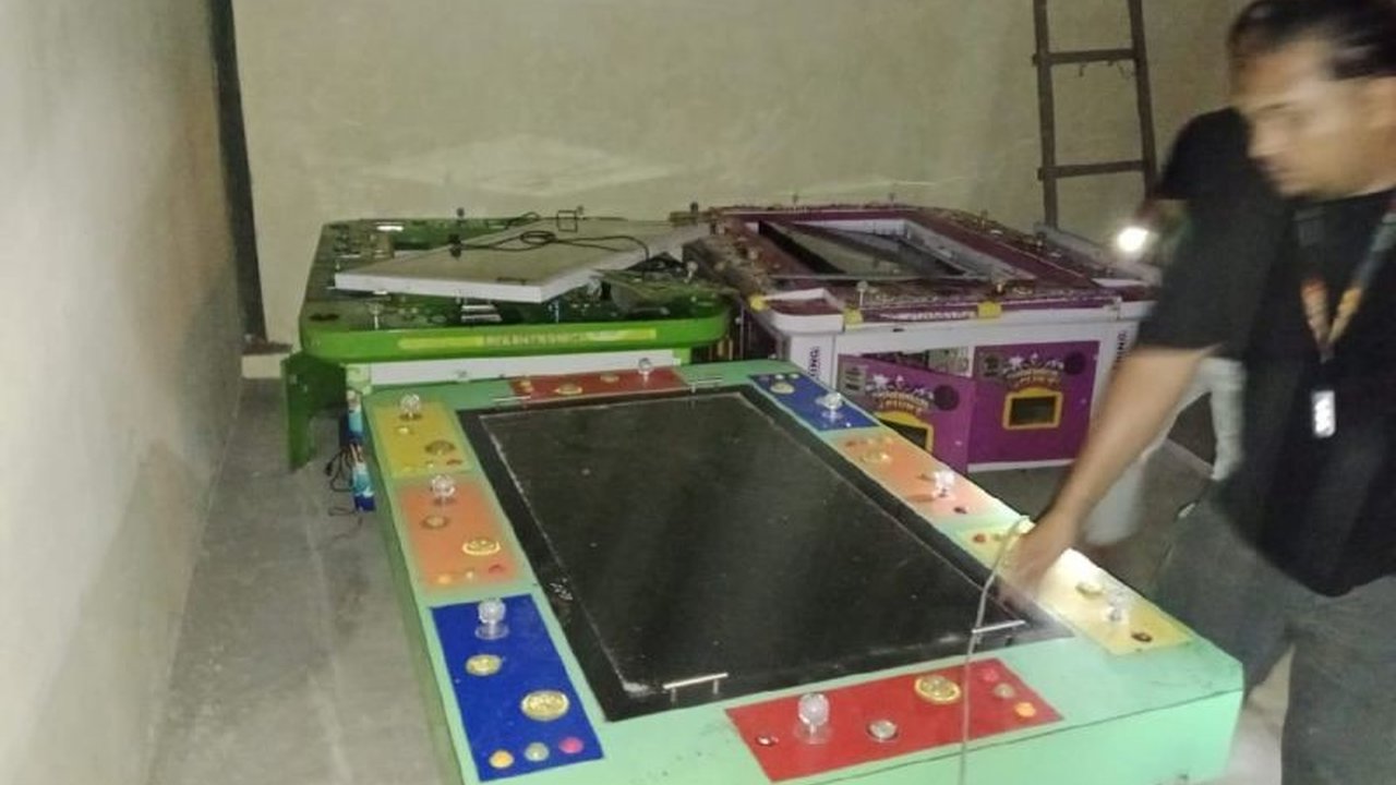 Polda Sumut gencar memberantas judi di Sumatera Utara, menangkap 702 tersangka dari berbagai jenis perjudian sepanjang 2024 dan mengungkap kasus terbaru di Asahan dan Belawan.