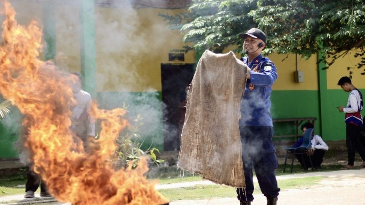 Relawan Pemadam Kebakaran Batam: Siap Tangkal Bencana Bersama Masyarakat