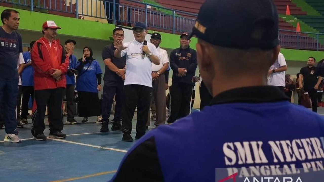 Mendikbudristek, Abdul Mu'ti, memotivasi pelajar di Pangkalpinang, Bangka Belitung, untuk bangun pagi sebagai langkah awal meraih kesuksesan, menekankan pentingnya kebiasaan positif dan manajemen waktu.