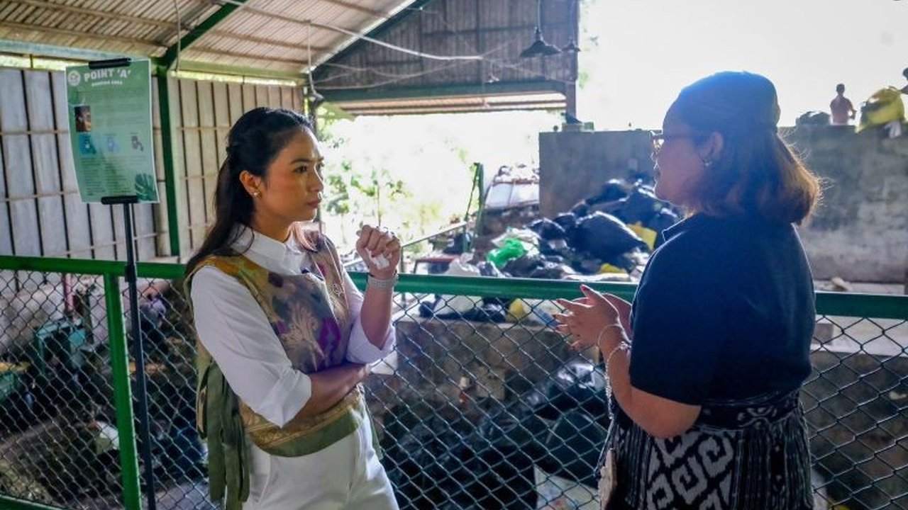 Wakil Menteri Pariwisata mengapresiasi inisiatif warga Desa Padangtegal, Gianyar, Bali, dalam mengolah sampah di kawasan Monkey Forest sebagai wujud nyata pariwisata berkelanjutan, yang dimulai sejak Februari 2012.