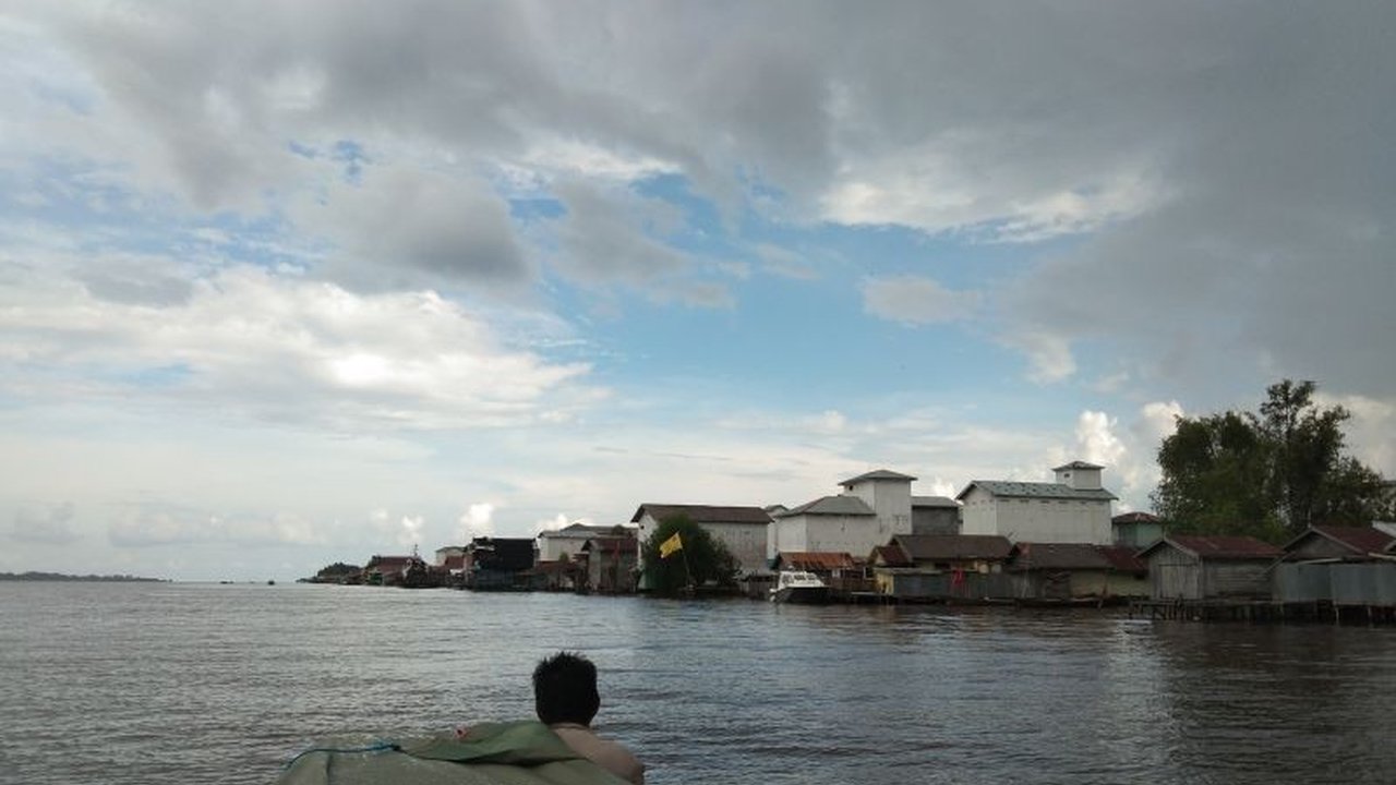 BMKG Palangka Raya memperingatkan nelayan dan warga pesisir Kalimantan Tengah untuk mewaspadai gelombang laut setinggi 1,5 meter dan potensi hujan lebat disertai angin kencang selama sepekan ke depan.