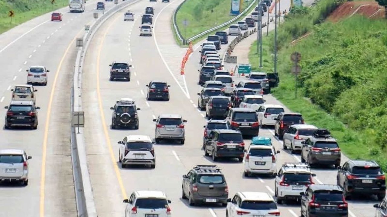 Menjelang Lebaran 2025, Kemenhub melalui Ditjen Hubdat perkuat kolaborasi demi keselamatan transportasi jalan dengan mengecek kelaikan kendaraan dan menerapkan sanksi tegas pada pelanggar.