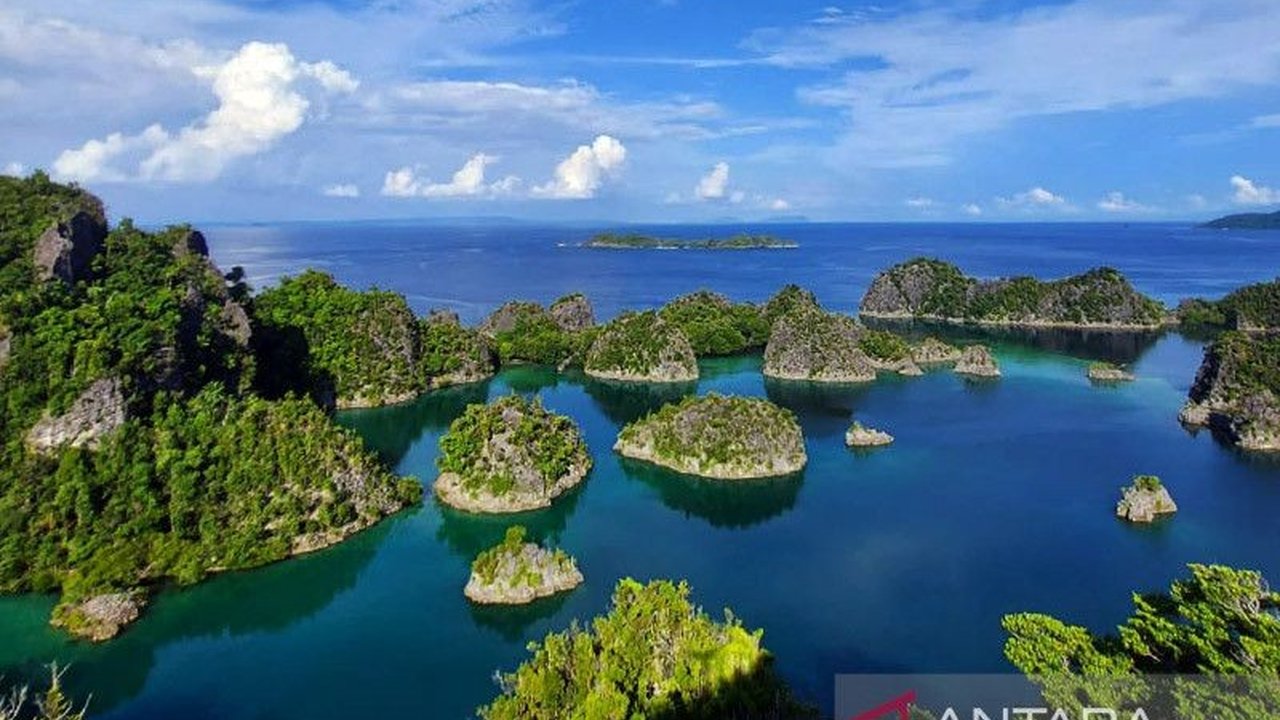 Kementerian Pariwisata gencar promosikan Raja Ampat, Papua Barat, ke wisatawan mancanegara, khususnya Amerika Serikat, untuk meningkatkan kunjungan wisata dan mendukung pariwisata berkelanjutan.