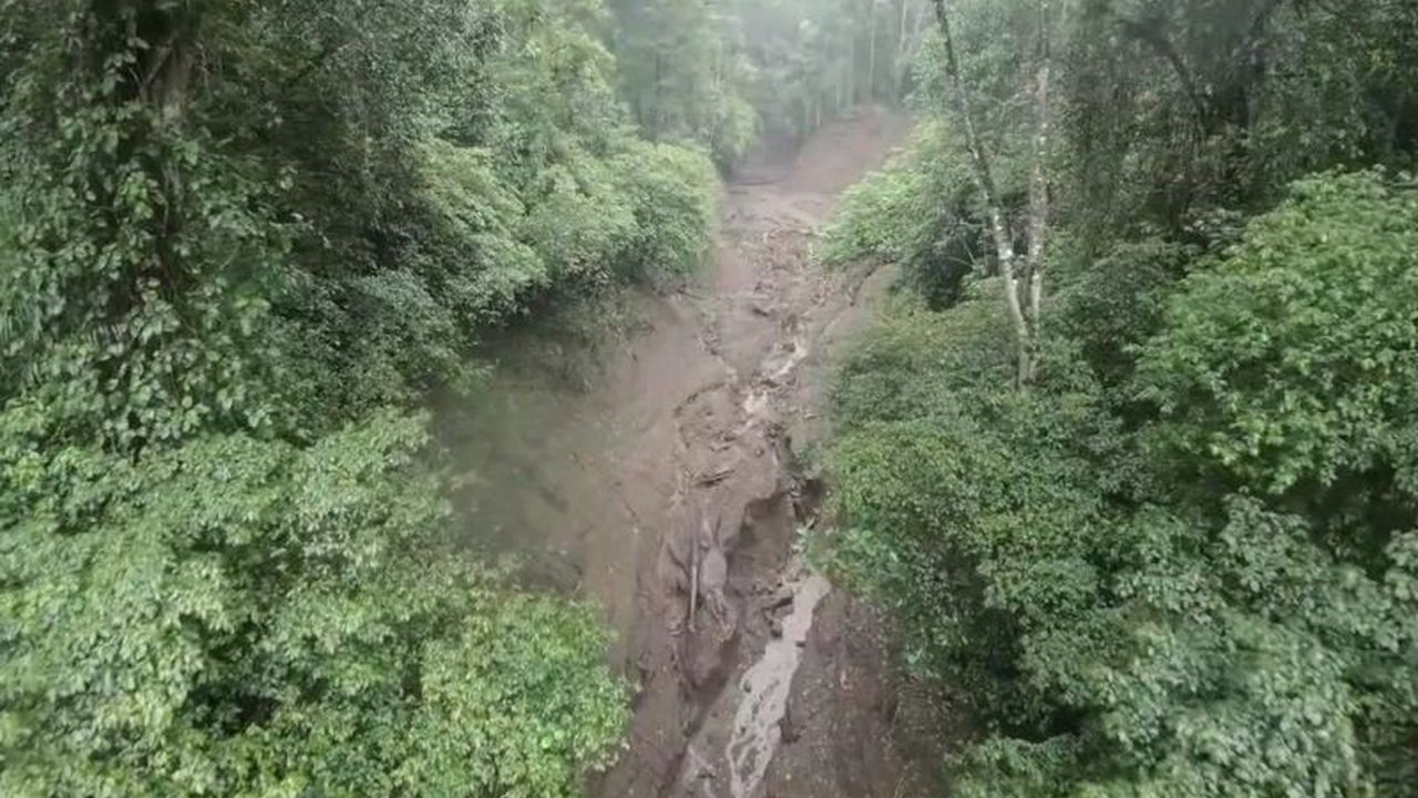 BPBD Jember telah memetakan dan melakukan mitigasi terhadap 15 titik rawan longsor di kaki Gunung Raung untuk mencegah banjir bandang susulan setelah kejadian di Desember 2024.