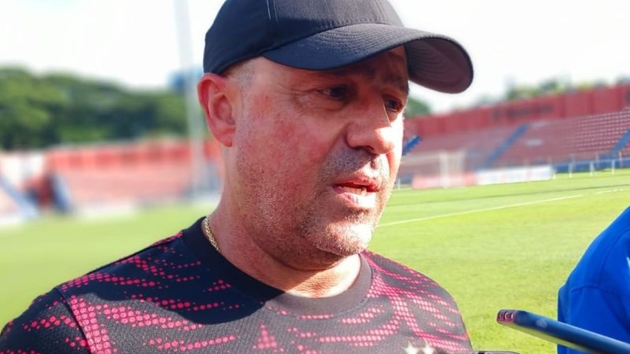 Pelatih Persik Kediri, Marcelo Rospide, berencana menurunkan Leo Navacchio dalam pertandingan melawan PSS Sleman di Stadion Brawijaya, Kediri, meski masih dalam tahap pemulihan cedera; Persik waspadai kebangkitan PSS.