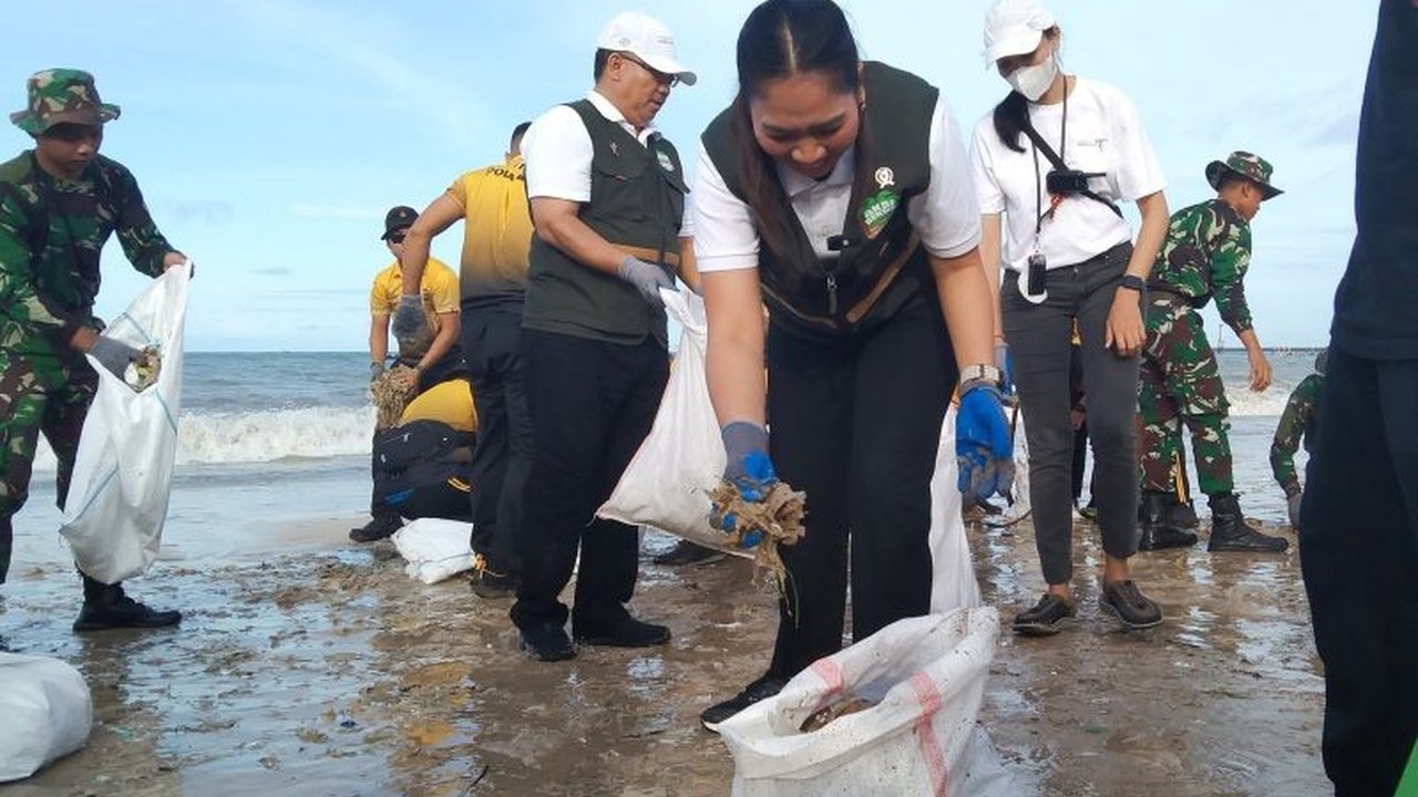 Kementerian Pariwisata (Kemenpar) meluncurkan Gerakan Wisata Bersih di 8 destinasi unggulan untuk meningkatkan kualitas pariwisata Indonesia dan memperbaiki peringkat kebersihan yang masih rendah.