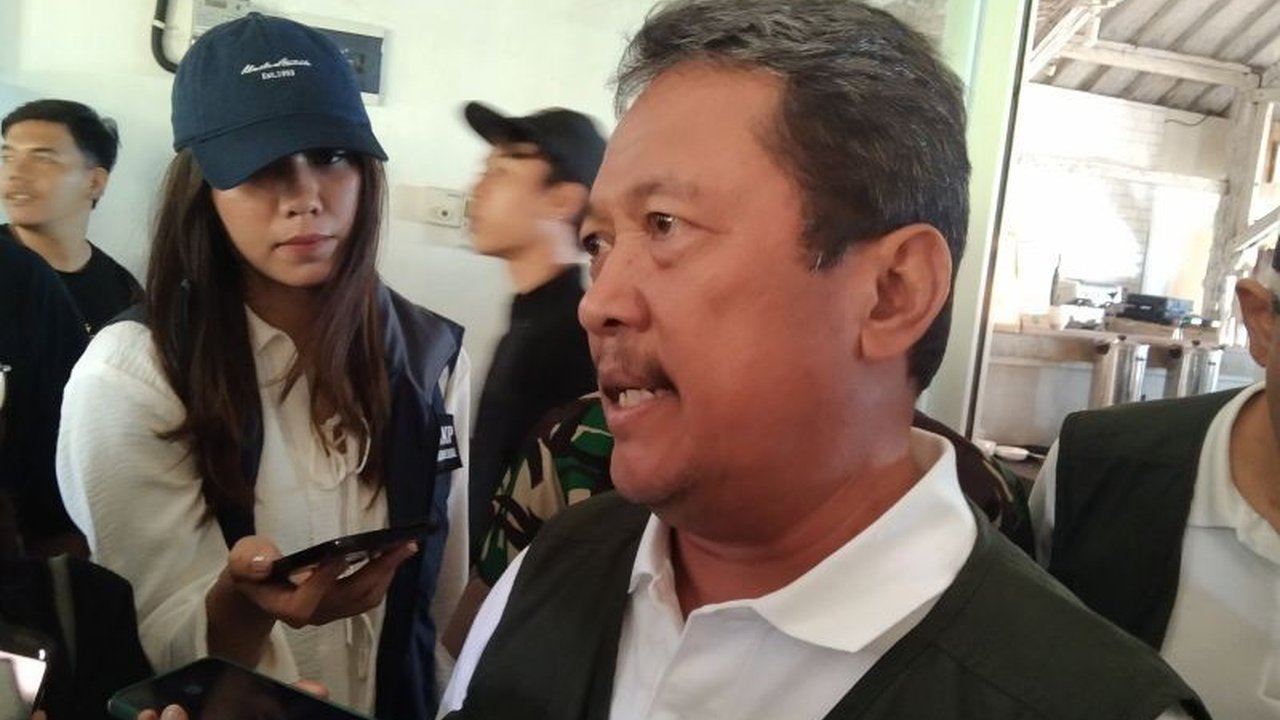 Kementerian Kelautan dan Perikanan (KKP) menunda pencabutan pagar laut ilegal di Tanjung Pasir, Tangerang, menunggu hasil penyidikan dan proses hukum terkait penanaman pagar tersebut.