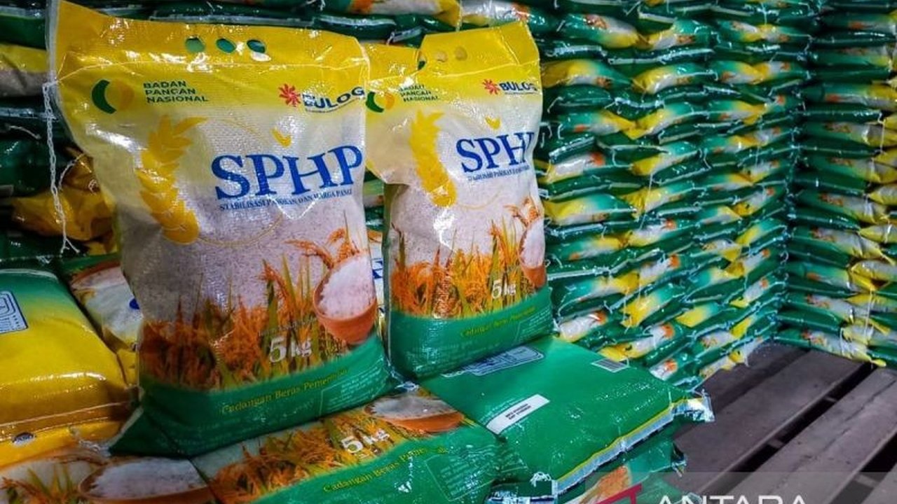 Perum Bulog memastikan stok beras di Natuna aman hingga Ramadhan 1446 H, dengan total stok 718 ton dan penjualan normal, serta rencana penambahan stok untuk antisipasi.