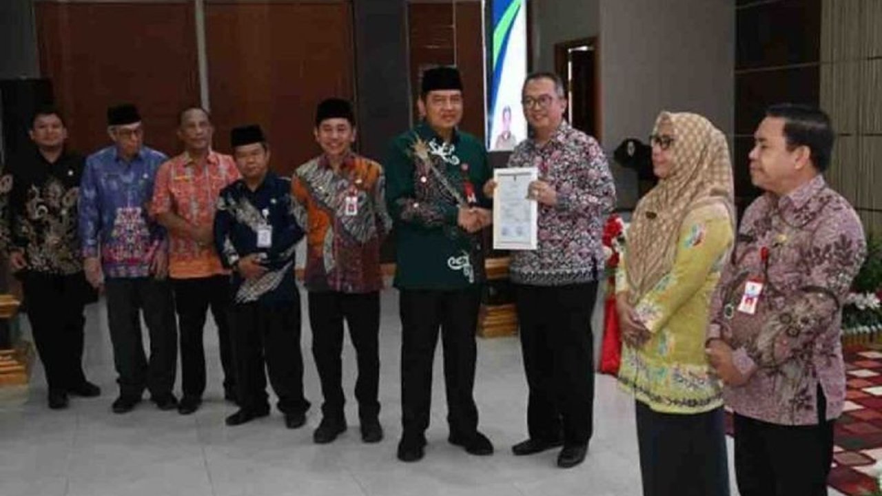 Penjabat Bupati Kotawaringin Barat (Kobar), Budi Santosa, meminta jajarannya mengelola APBD 2025 sebesar Rp1,7 triliun secara bijak, efektif, dan efisien untuk pembangunan dan kesejahteraan masyarakat.