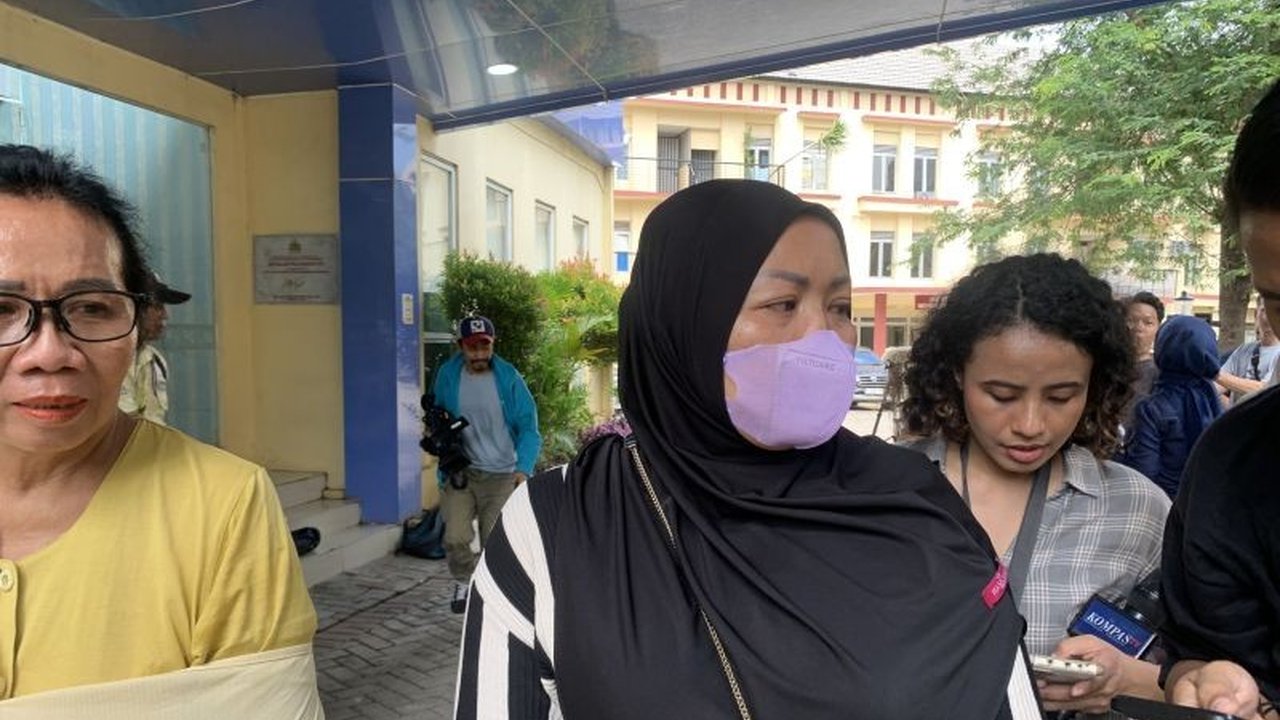 Imelda, ibu Sinta Amelia (20) yang hilang pasca kebakaran Glodok Plaza, berharap keajaiban agar anaknya ditemukan, setelah terakhir berkomunikasi Rabu siang dan baru mengetahui kejadian tersebut dari teman Sinta.