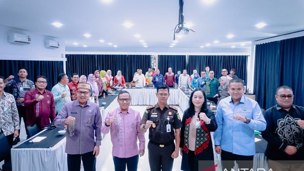 Penjabat Sekda Gorontalo, Mohammad Trizal Entengo, mendorong peningkatan kepesertaan BPJamsostek, khususnya bagi pekerja rentan, dan mengusulkan Perda untuk memperkuat payung hukumnya.