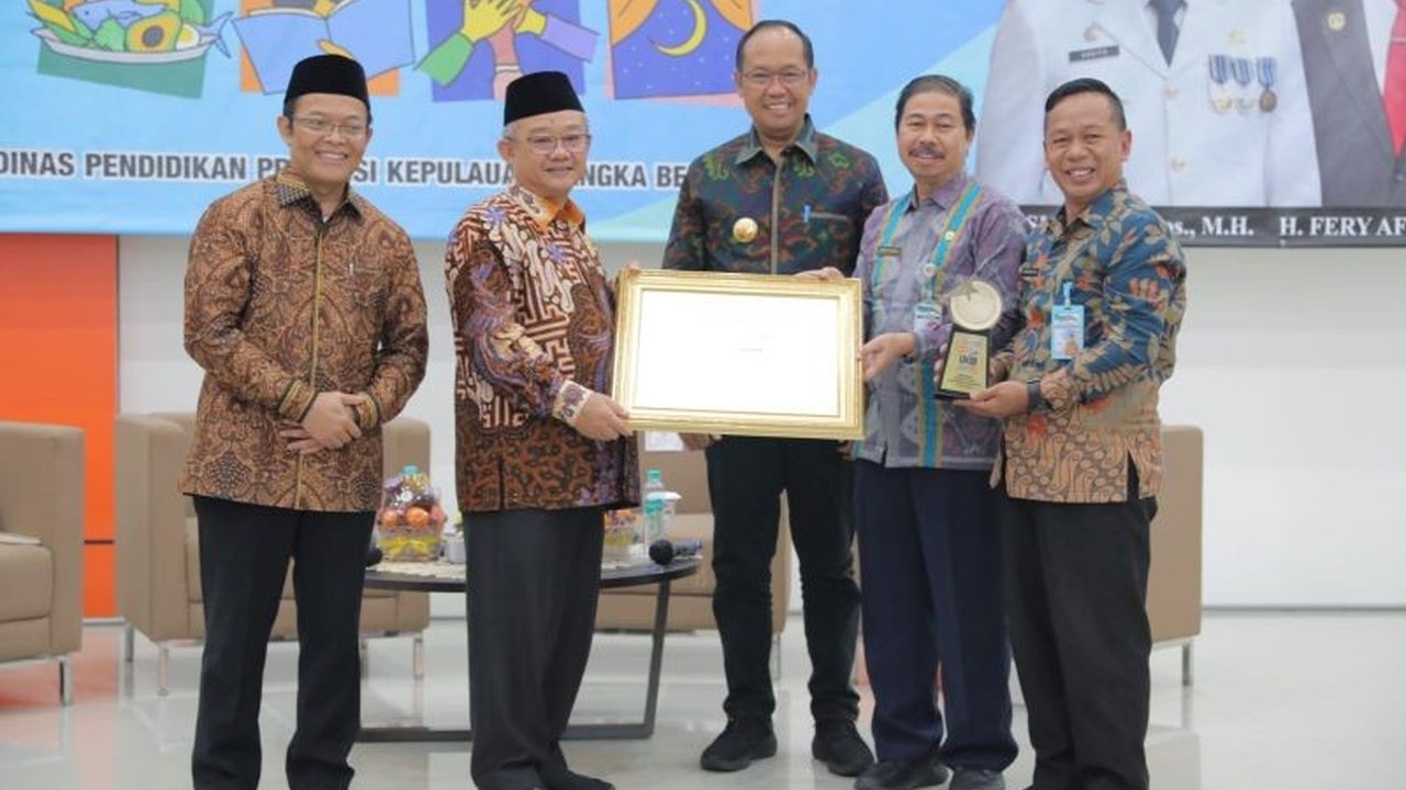 Mendikbudristek RI mengungkapkan faktor budaya masyarakat Bangka Belitung yang menyebabkan tingginya angka putus sekolah, karena anak-anak lebih tertarik bekerja di tambang timah daripada bersekolah, sehingga perlu upaya bersama untuk meningkatkan kesadar