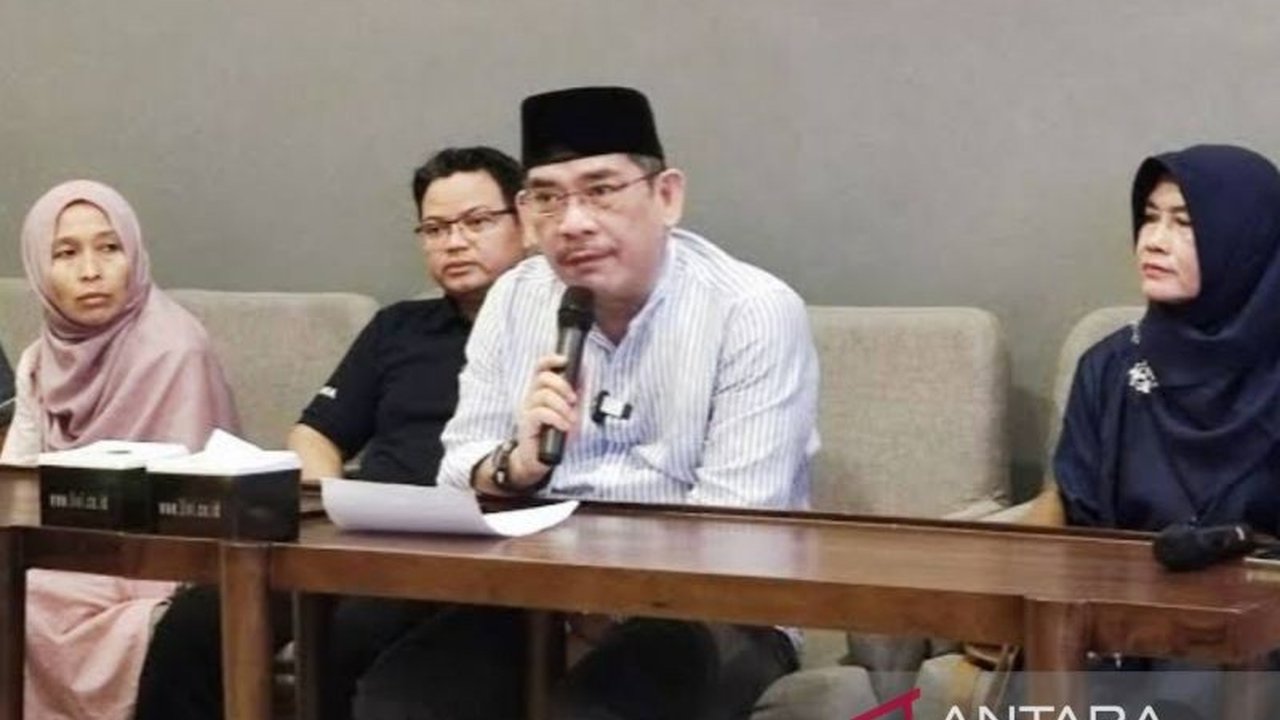 Anggota DPR RI Asep Wahyuwijaya mengusulkan merger BUMN untuk meningkatkan efisiensi dan mencegah pemborosan akibat struktur perusahaan yang berlapis dan persaingan tidak sehat dengan usaha swasta.