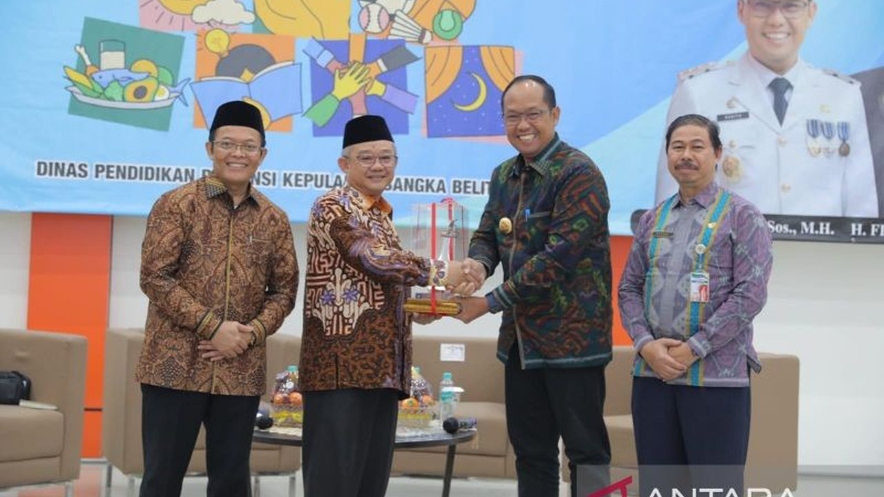 Mendikdasmen tengah berupaya mengatasi kekurangan guru di daerah terpencil Indonesia dengan melakukan pendataan ulang dan pemerataan distribusi guru, serta meningkatkan kualitas guru melalui pelatihan.