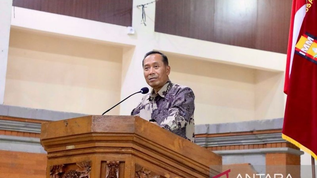 Wakil Menteri Pendidikan, Kebudayaan, Riset, dan Teknologi (Wamendikbudristek) menekankan peran penting organisasi mahasiswa dalam pembangunan nasional, khususnya dalam isu ketahanan pangan, SDM, dan ekonomi hijau, berdasarkan Rakornas IMM di Bali.