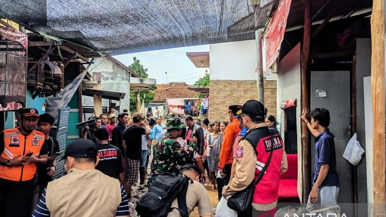 Kemensos bergerak cepat menyalurkan bantuan logistik senilai Rp580 juta untuk 596 KK korban banjir di Cirebon, Jawa Barat, yang diakibatkan curah hujan tinggi sejak Jumat (17/1), meliputi makanan, selimut, tenda, dan kebutuhan mendesak lainnya.