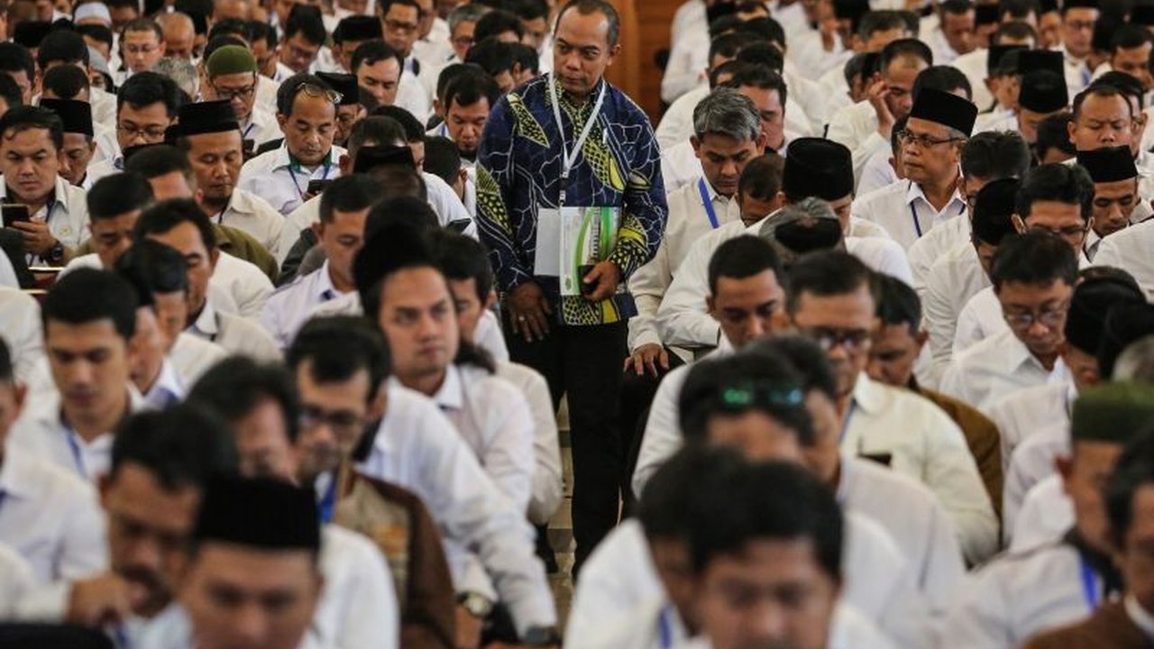 Kementerian Agama (Kemenag) memberikan peringatan dini terkait maraknya penipuan berkedok lowongan kerja petugas haji 2025 yang tersebar di media sosial, meminta masyarakat untuk selalu waspada dan melakukan verifikasi.