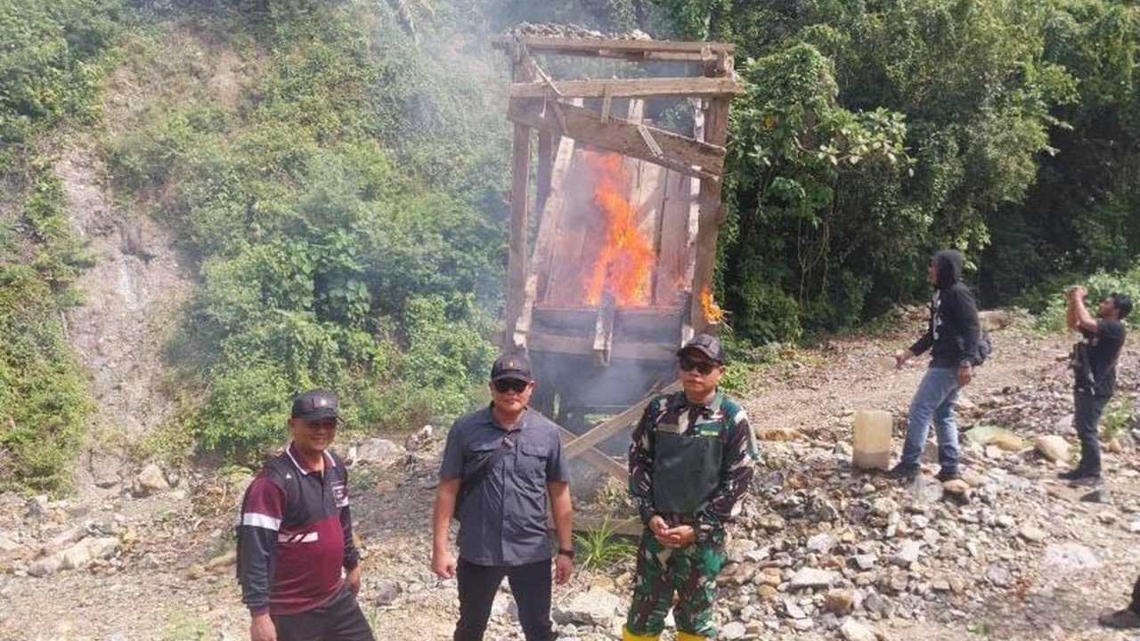 Kepolisian Resort Aceh Barat Daya (Polres Abdya) memusnahkan sejumlah peralatan tambang emas ilegal di Kecamatan Babahrot, sebagai upaya penegakan hukum dan perlindungan lingkungan.