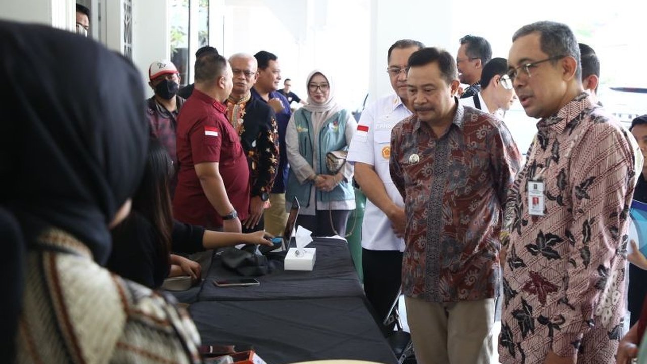 Kementerian Imigrasi dan Pemasyarakatan (Kemenkumham) hadirkan layanan paspor di Garut, Jawa Barat, untuk memudahkan warga membuat atau memperpanjang paspor tanpa harus ke Tasikmalaya, dengan rencana pembangunan Unit Layanan Paspor (ULP) di Mal Pelayanan.