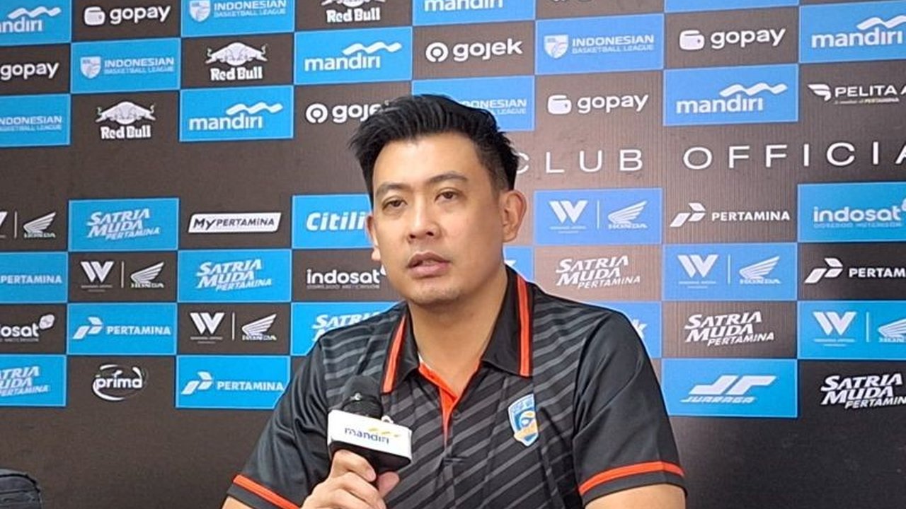 Kekalahan Satya Wacana Salatiga dari Satria Muda Pertamina di IBL 2024-2025 memberikan pelajaran berharga tentang pengalaman dan kedalaman tim bagi pelatih Jerry Lolowang dan para pemain mudanya.