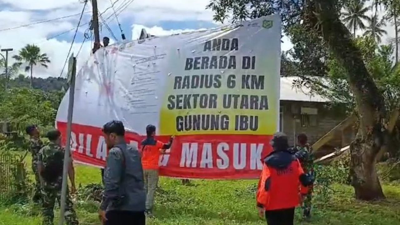 BNPB telah memasang sirene dan rambu peringatan dini erupsi Gunung Ibu di enam desa di Halmahera Barat, Maluku Utara, sebagai respons terhadap peningkatan status gunung ke level IV (Awas).