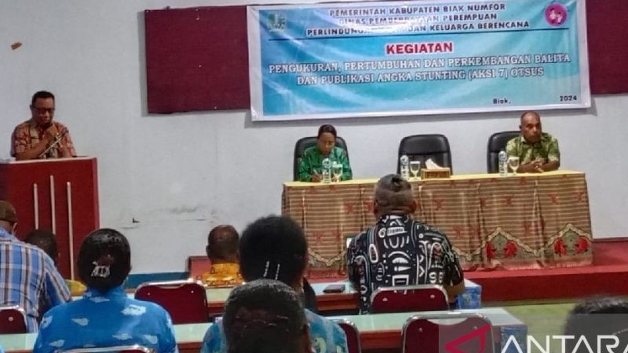 DP3AKB Kabupaten Biak Numfor, Papua, berkomitmen mencegah stunting dengan menyediakan pendampingan bagi calon pengantin mulai tahun 2025, membantu persiapan fisik, mental, dan emosional.