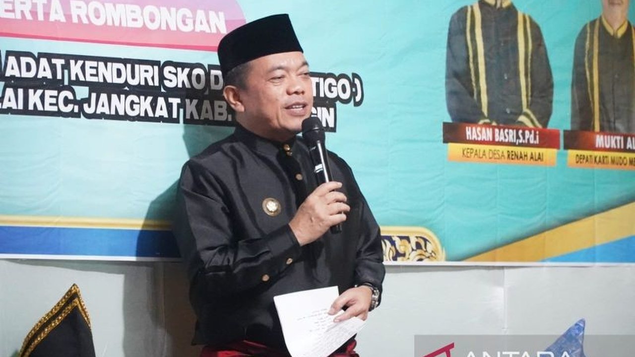 Gubernur Jambi, Al Haris, mengimbau kesiapsiagaan Satgas bencana dan masyarakat menghadapi potensi banjir dan longsor di musim hujan,  dengan pemetaan lokasi rawan dan persiapan peralatan untuk antisipasi dini.