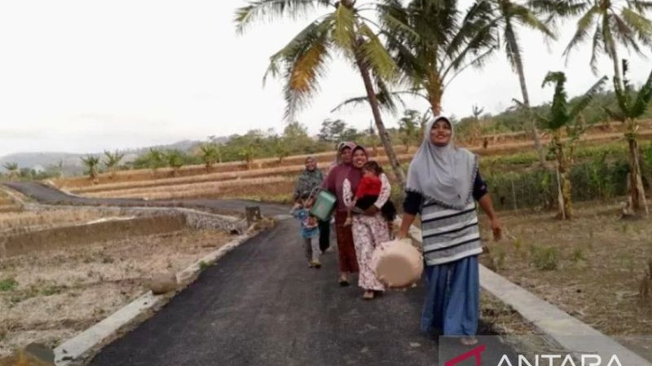 Dinas PMD Karawang meminta penggunaan dana desa Rp358 miliar tepat guna, meningkatkan kesejahteraan, dan mengurangi kemiskinan serta stunting, melibatkan pengawasan masyarakat.