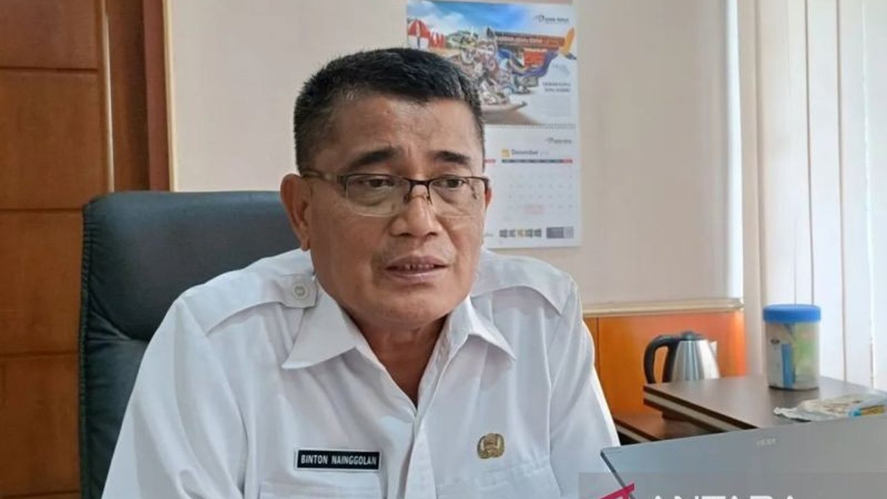 Komisi Penanggulangan AIDS (KPA) Kota Jayapura gencar menekan angka HIV/AIDS dengan strategi penguatan komunitas peduli AIDS dan literasi digital, hadapi tantangan prostitusi online.