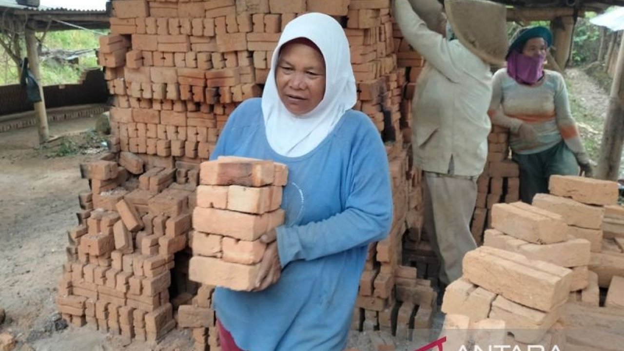 Kabupaten Rejang Lebong, Bengkulu, resmi membentuk Dewan Pengupahan yang akan menentukan Upah Minimum Kabupaten (UMK) sendiri mulai tahun 2025, lepas dari acuan UMP Provinsi Bengkulu.