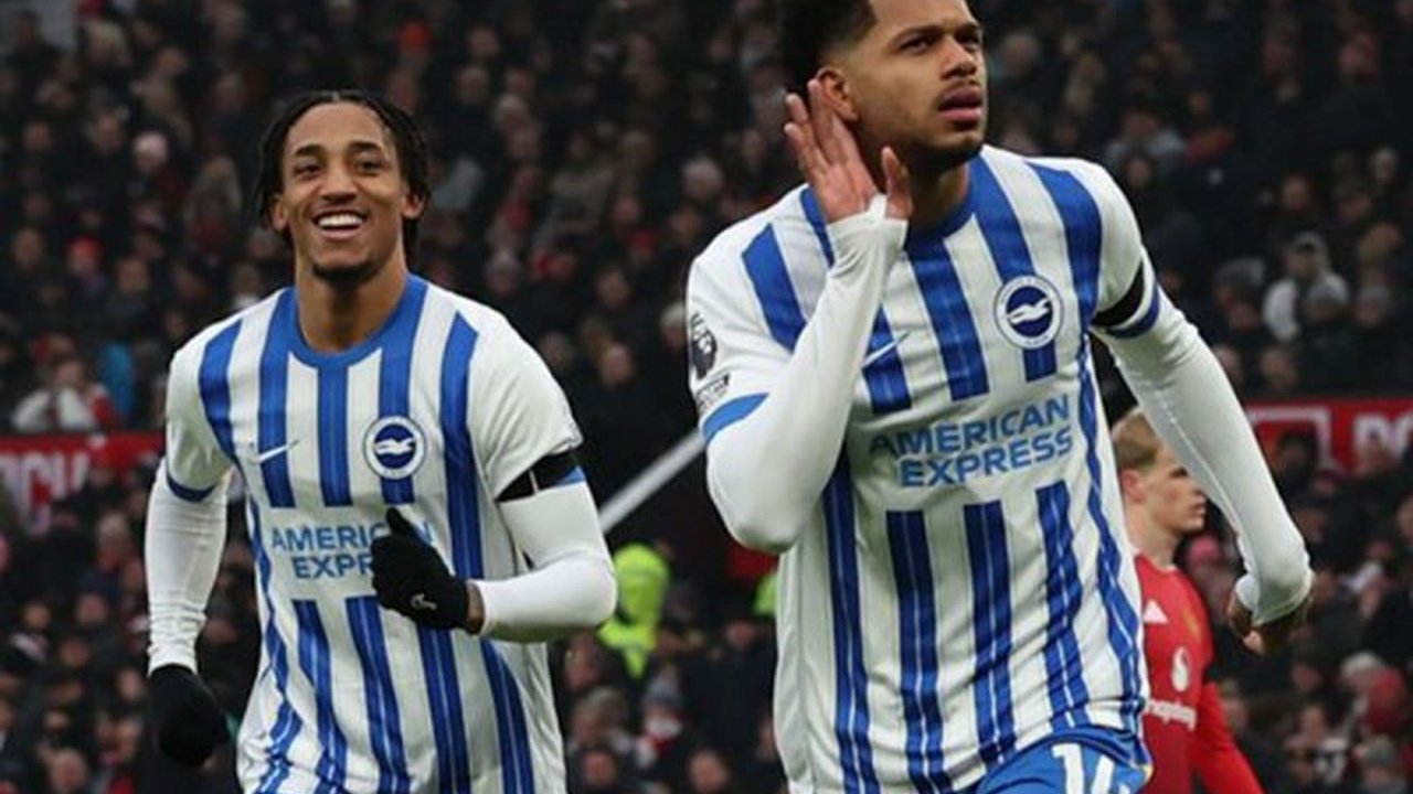 Manchester United takluk 1-3 kepada Brighton di Old Trafford pada laga Liga Primer Inggris, Minggu (19/1), akibat gol-gol cepat dan kesalahan lini pertahanan.