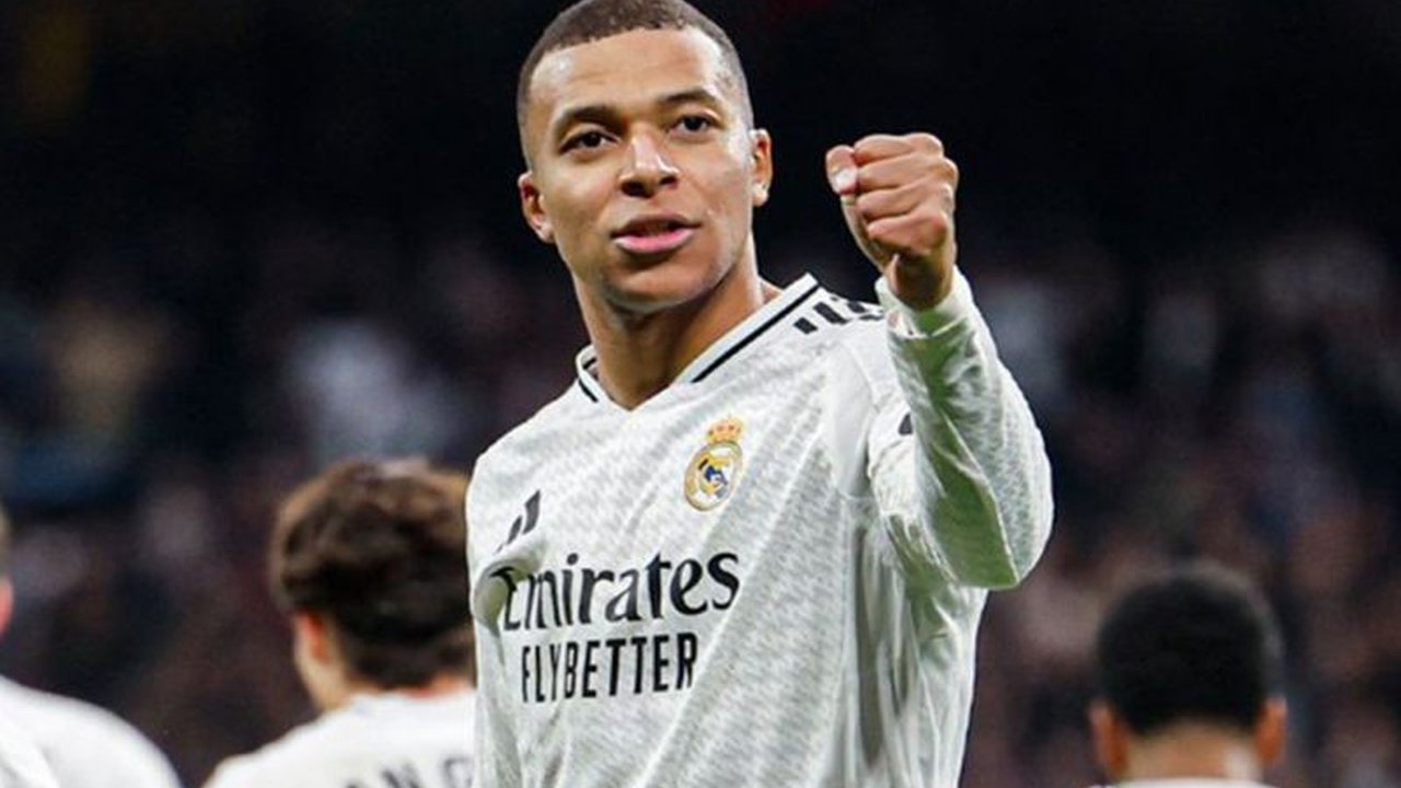 Real Madrid merebut puncak klasemen LaLiga 2024/25 setelah kemenangan meyakinkan 4-1 atas Las Palmas di Santiago Bernabeu, Senin dini hari WIB, unggul atas Atletico Madrid.