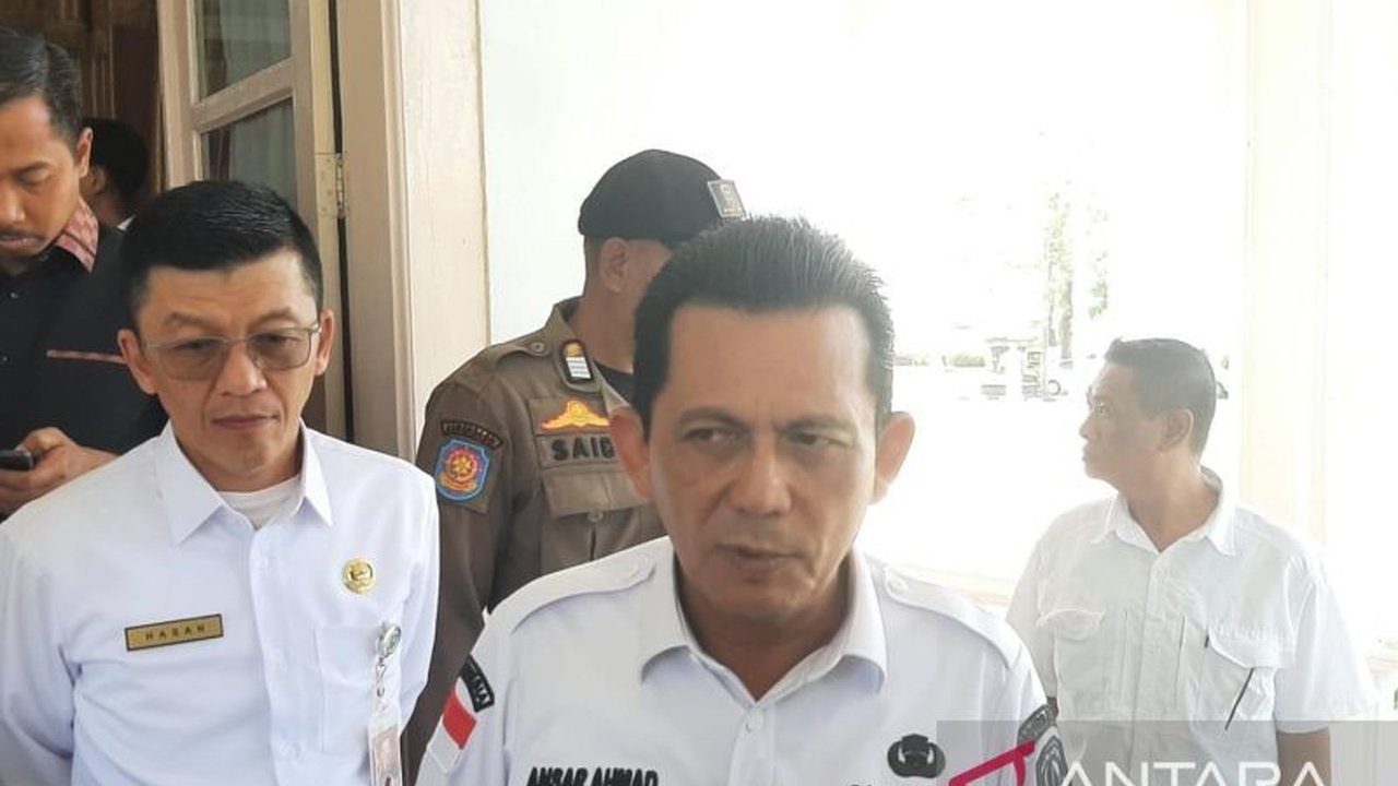 Gubernur Kepri, Ansar Ahmad, mendorong relaksasi kebijakan visa untuk meningkatkan kunjungan wisatawan mancanegara dan memulihkan sektor pariwisata daerah setelah pandemi, memanfaatkan posisi geografis Kepri yang strategis.