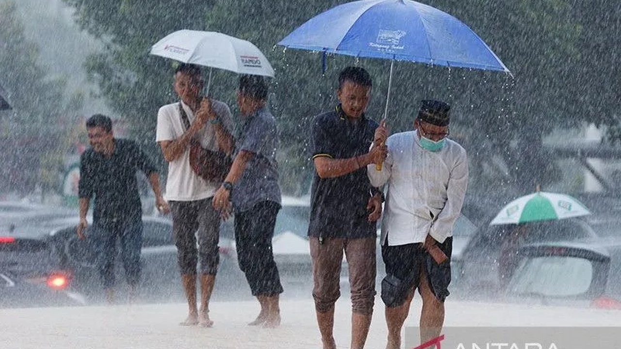 Prakiraan Cuaca BMKG: Hujan Ringan di Beberapa Kota Besar Senin