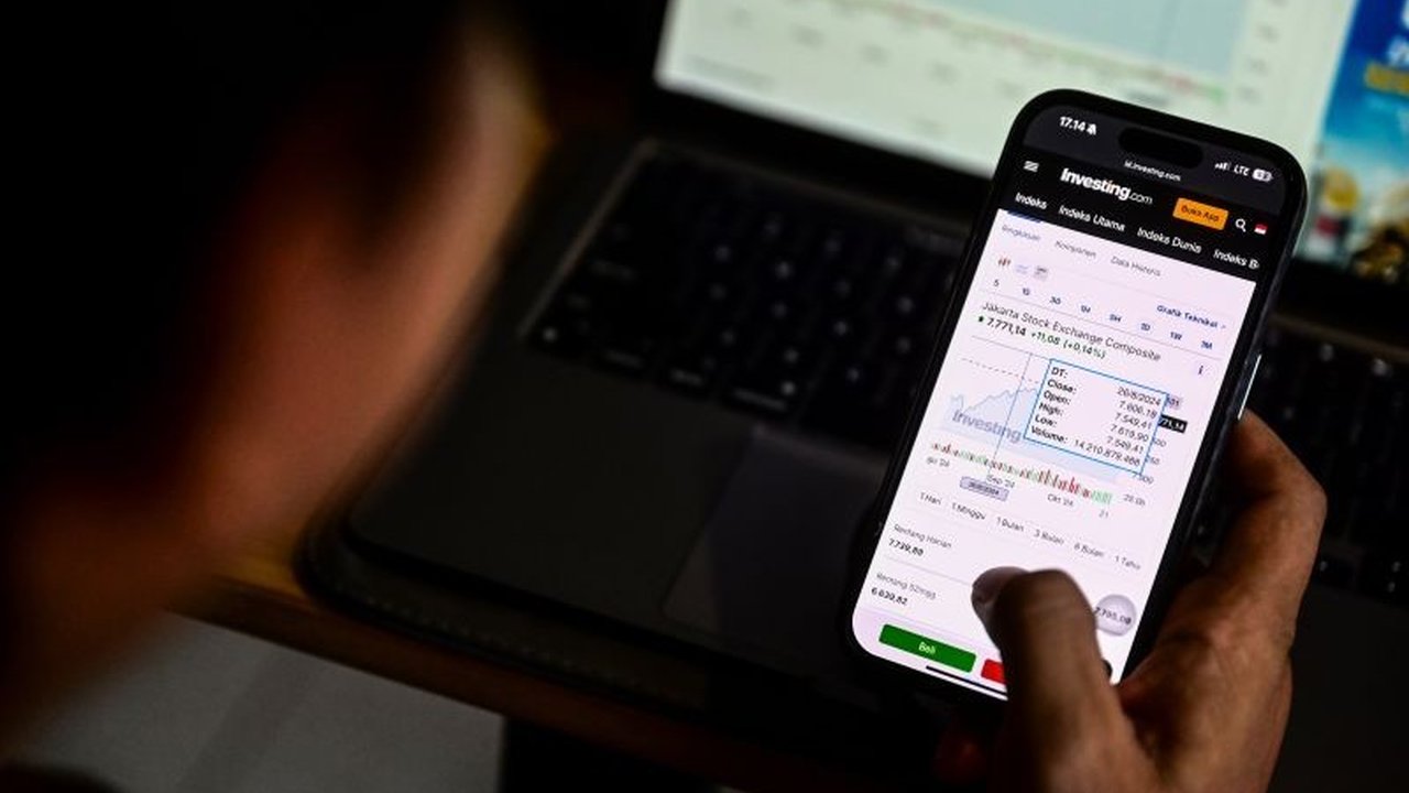 Jelang pelantikan Presiden AS Donald Trump, IHSG diprediksi fluktuatif, dipengaruhi kebijakan ekonomi Trump dan bergabungnya Indonesia ke BRICS.