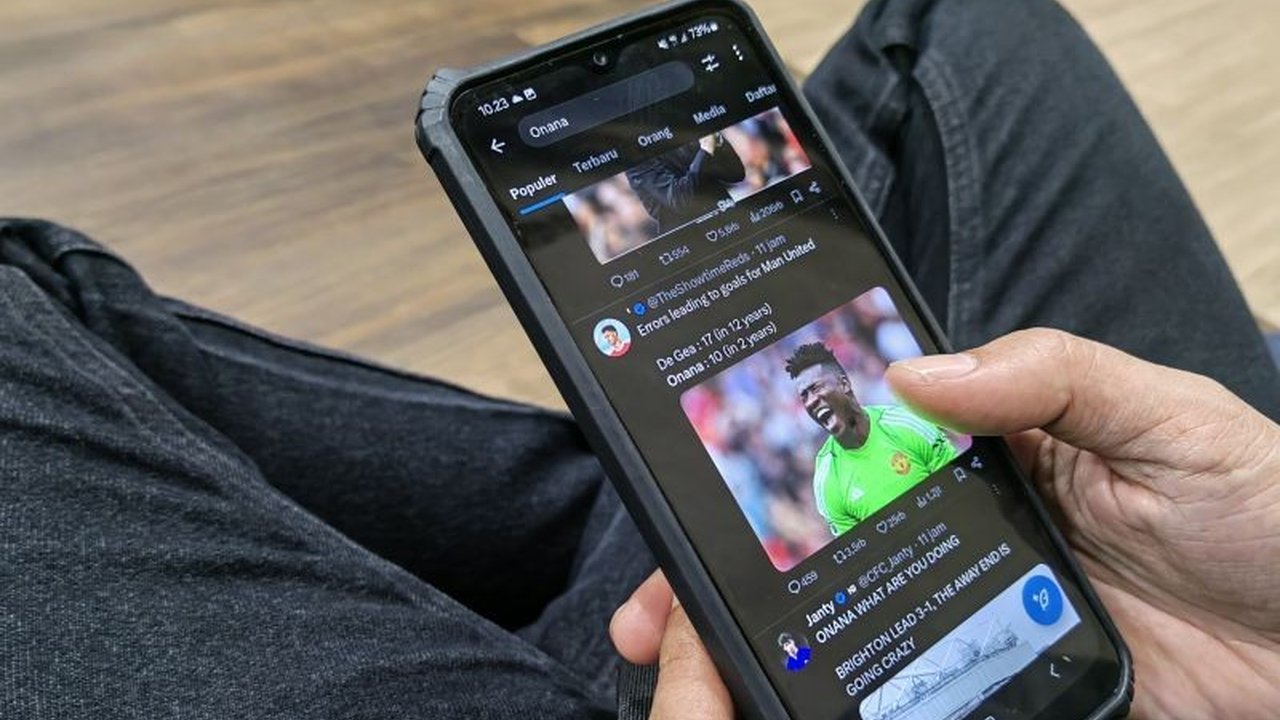 Pemerintah Indonesia sedang mengkaji rencana pembatasan penggunaan media sosial bagi anak-anak, dengan mengumpulkan berbagai masukan dari pakar, akademisi, dan media untuk menghasilkan kebijakan yang tepat dan komprehensif.