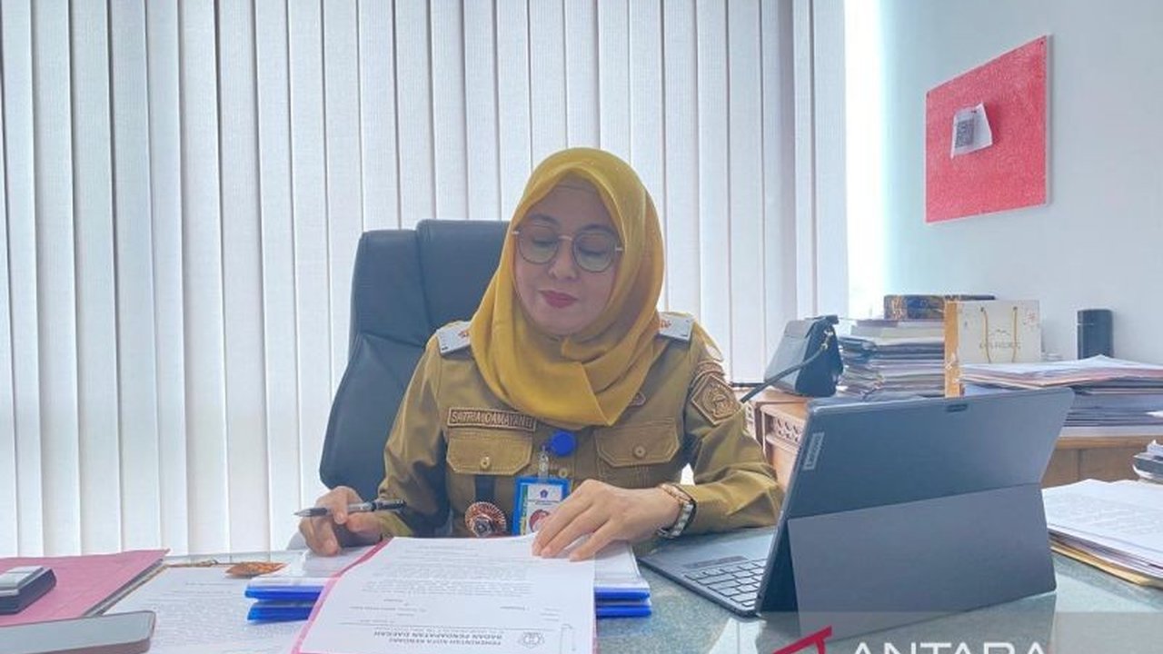 Bapenda Kendari berhasil mengumpulkan Rp215,9 miliar pajak di tahun 2024, meski sedikit di bawah target, dan menargetkan peningkatan signifikan hingga Rp340 miliar di tahun 2025 dengan potensi pajak baru.