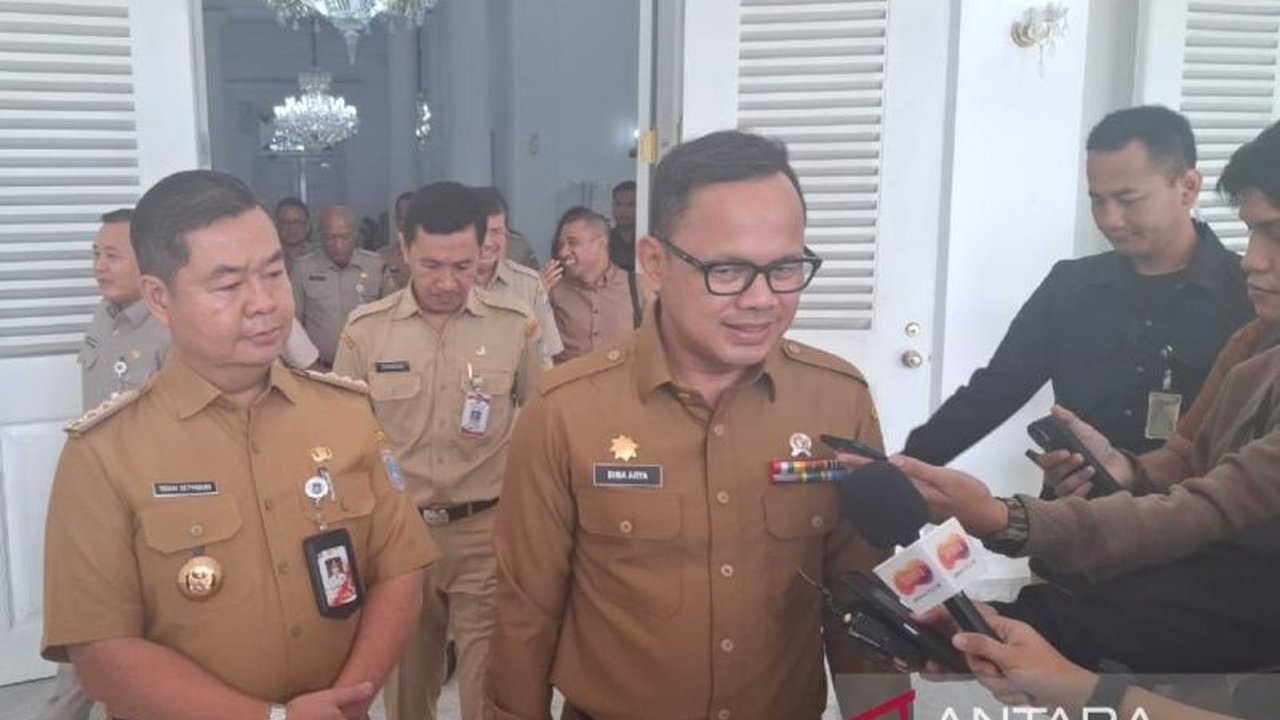 Wakil Menteri Dalam Negeri (Wamendagri) Bima Arya menegaskan tidak ada aturan baru soal kawin cerai ASN; Pergub DKI Jakarta No.2/2025 justru memperketat aturan poligami dan memberikan kepastian hukum.