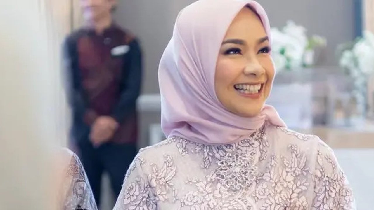 Alya Rohali saat Acara Tunangan Putri Sulungnya. [@arohali]