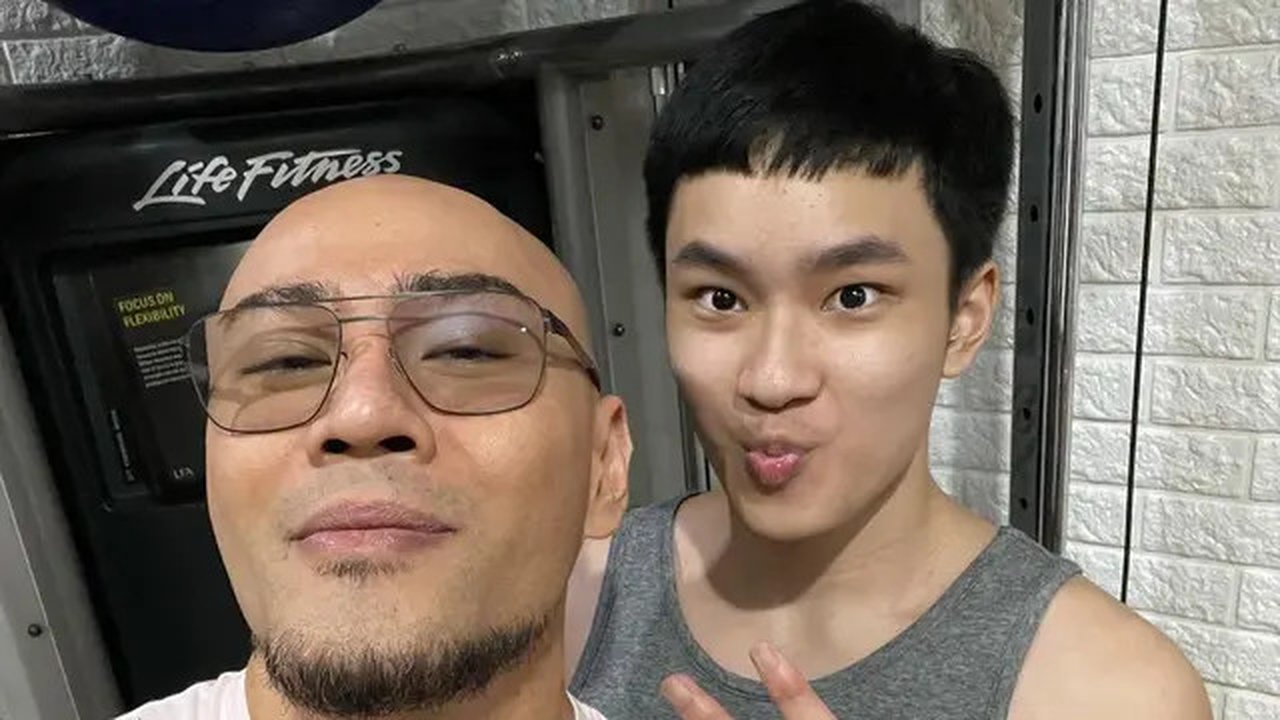 Azka dan Deddy Corbuzier. (Foto: Dok. Instagram @azkacorbuzier)